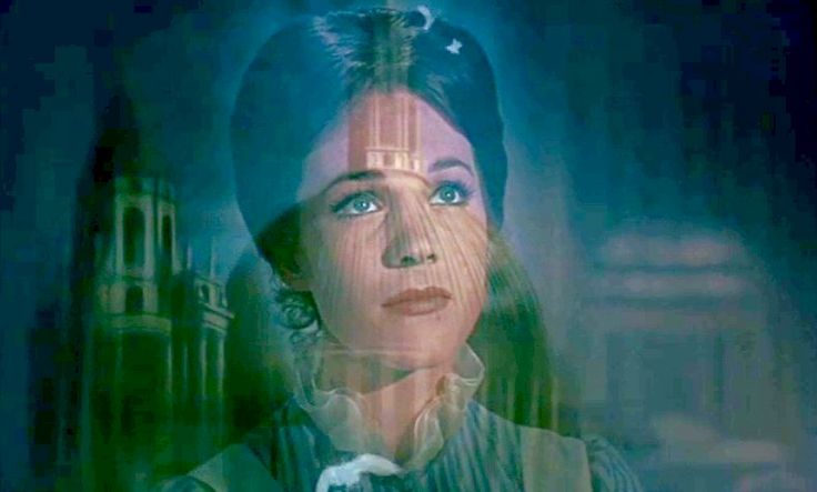 Julie_Andrews_sings_Feed_the_Birds